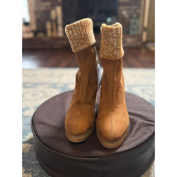 DONALD PLINERBrown Wedge Boots with Knit Cuff Size 7